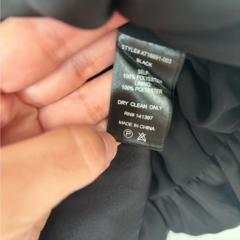 ASTR The Label Satin Bubble Hem Blouse Women’s Size XL Black V Neck Crop… - Picture 12 of 12